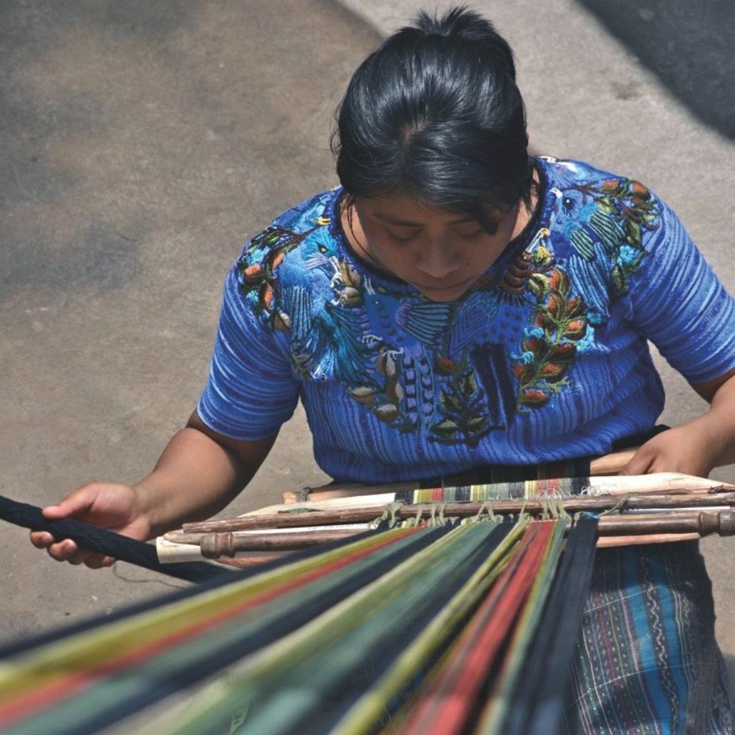 Creciendo entre los hilos del telar de cintura-ARTEXTILES